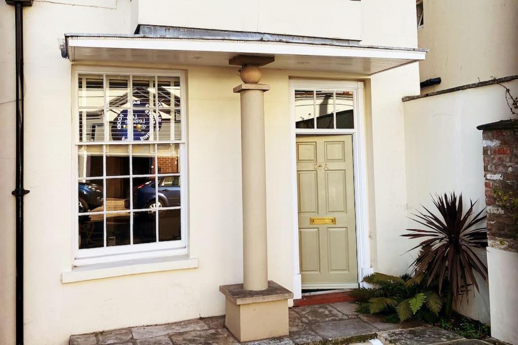 The Bolthole - Only Footsteps From The Beach. Weymouth Extérieur photo