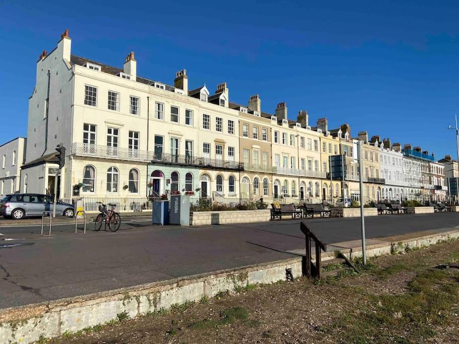 The Bolthole - Only Footsteps From The Beach. Weymouth Extérieur photo
